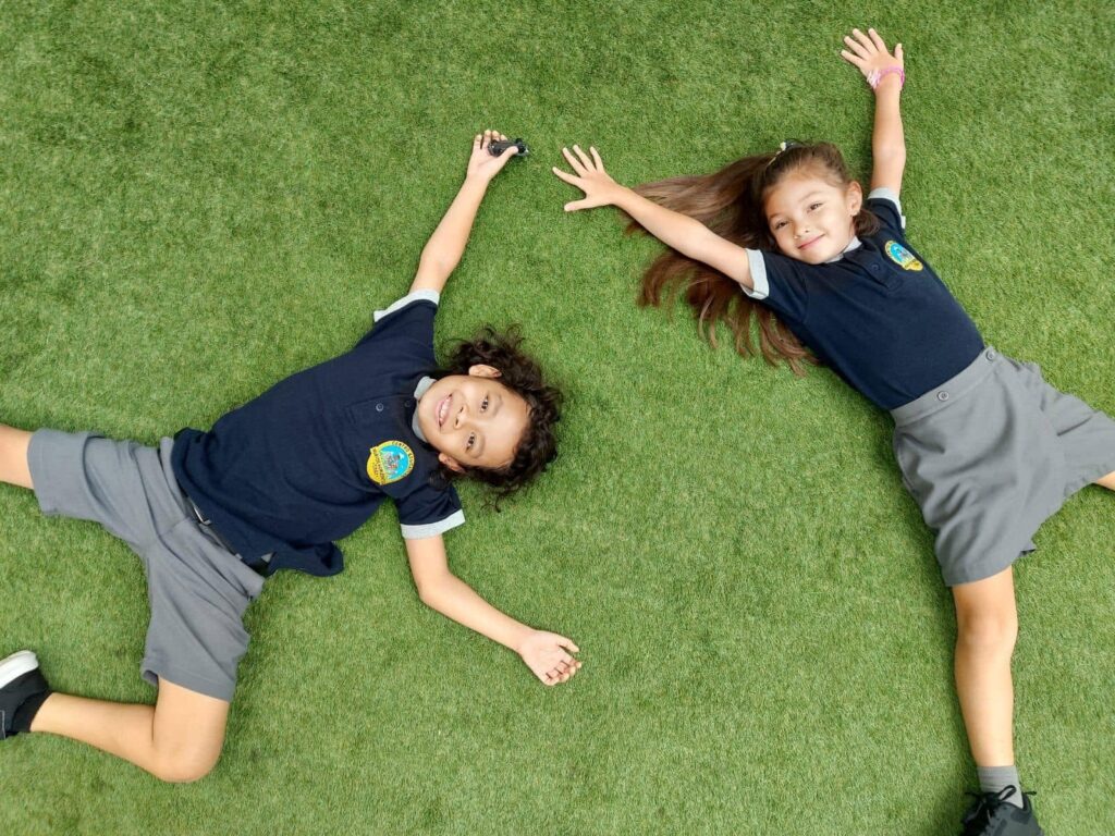 Estudiantes de Nuevos Horizontes Disfrutando